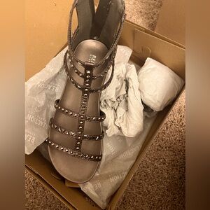 Brand new Kenneth Cole gladiator sandals 7.5